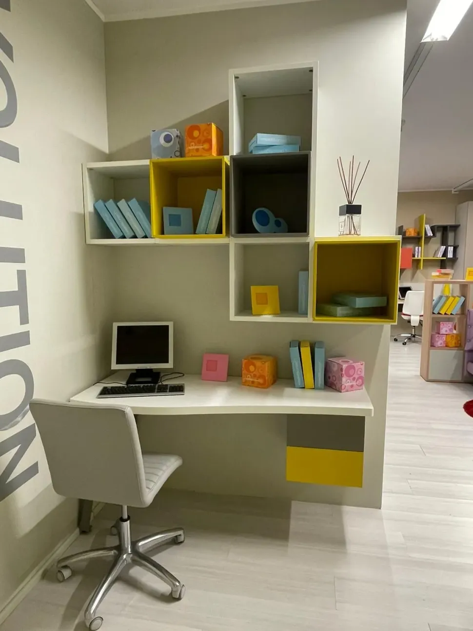 Scrivania modello Bianca Moretti compact in OFFERTA OUTLET