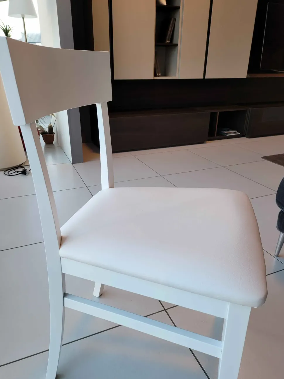 Sedia Brian da cucina realizzata in ecopelle scontata del 76%