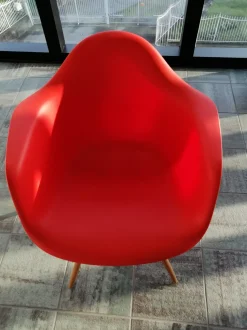 Sedia con braccioli Daw Vitra a prezzo scontato