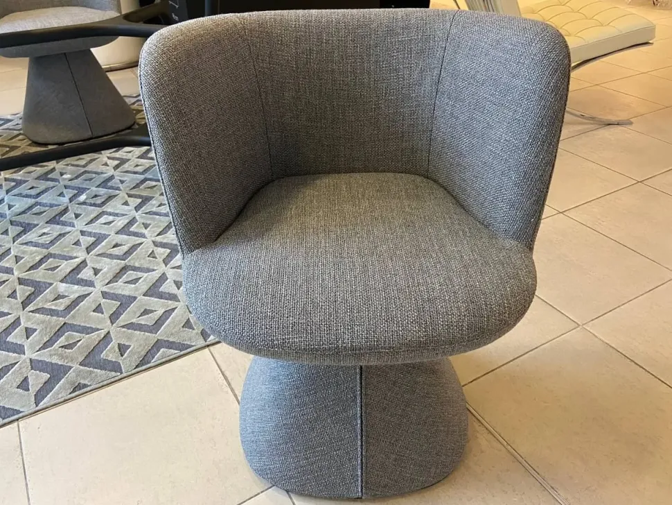 Sedia con braccioli modello Flair o' a prezzo riservato