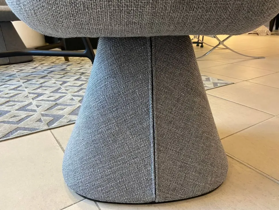 Sedia con braccioli modello Flair o' a prezzo riservato