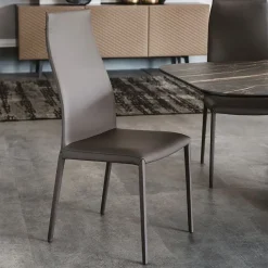 Sedia con braccioli modello Norma a prezzo riservato