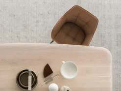 Sedia con braccioli modello Jemes a prezzo riservato