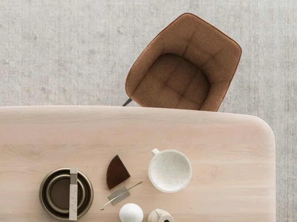 Sedia con braccioli modello Jemes a prezzo riservato