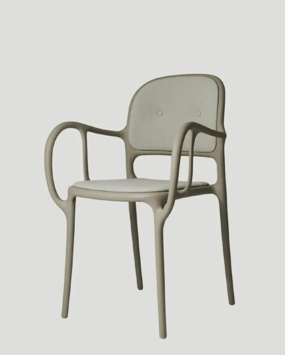 Sedia con braccioli Sedia mila' con cuscini beige magis di Magis a prezzo Outlet