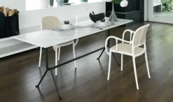 Sedia con braccioli Sedia mila' con cuscini beige magis di Magis a prezzo Outlet