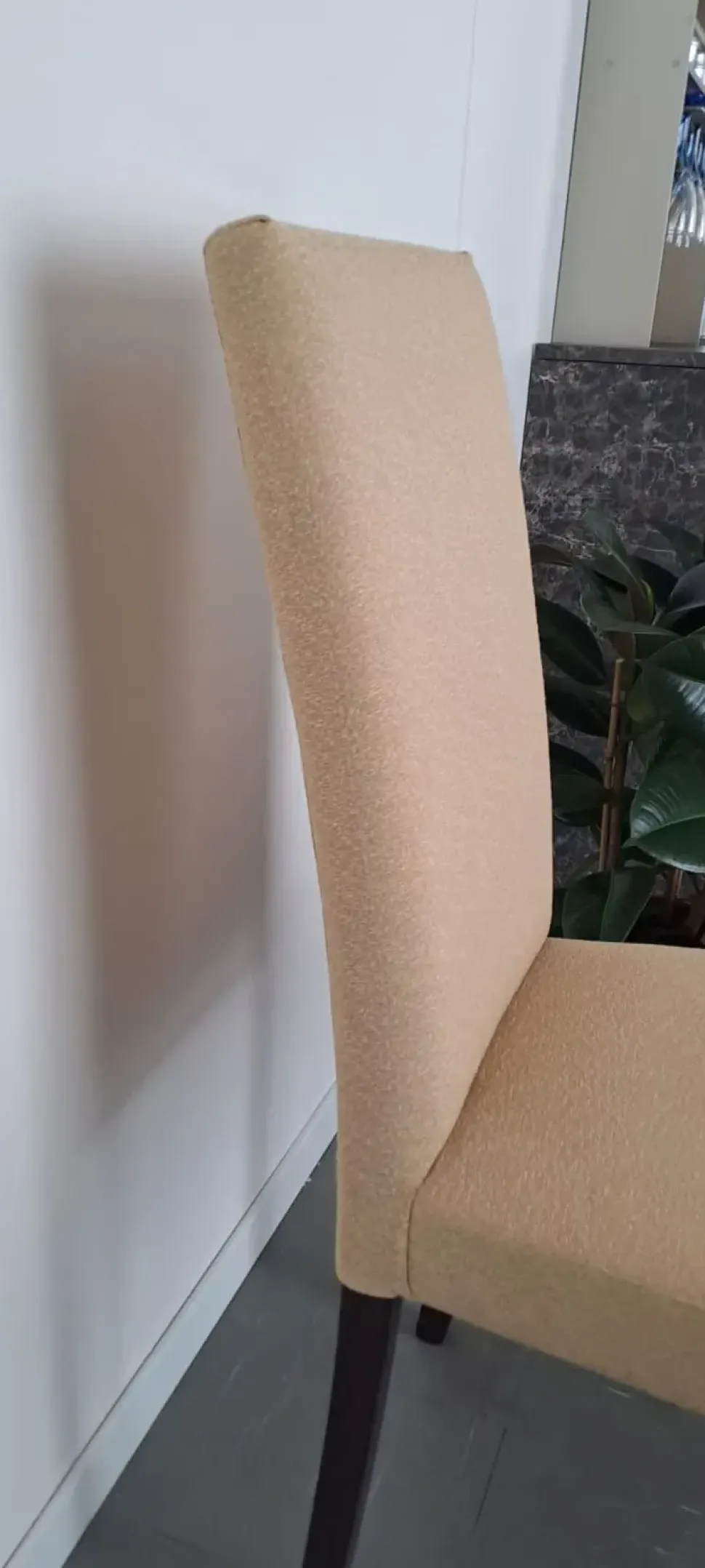 Sedia con schienale alto Diletta w di Artigianale a prezzo scontato