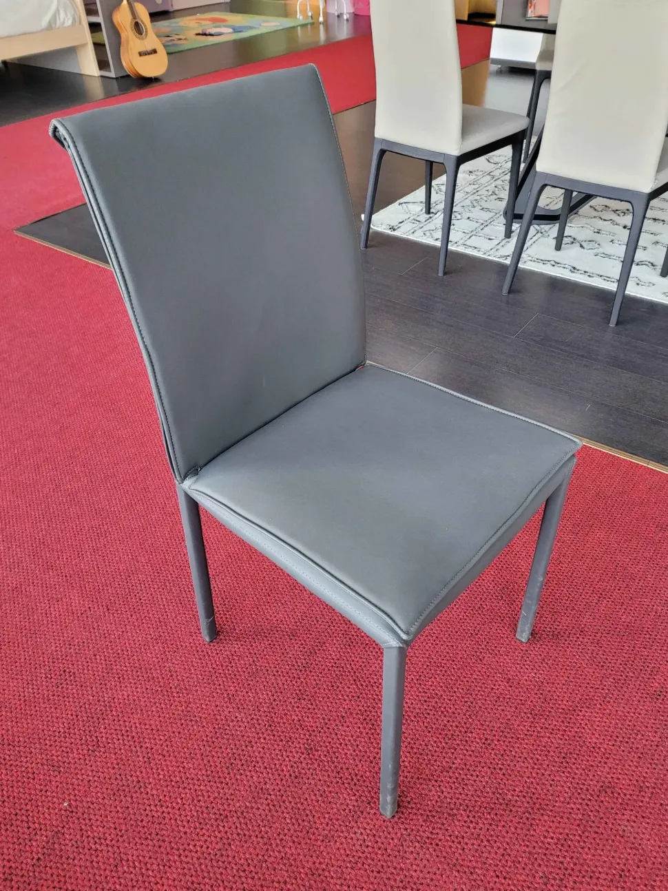 Sedia con schienale medio Boys Ozzio a prezzo ribassato