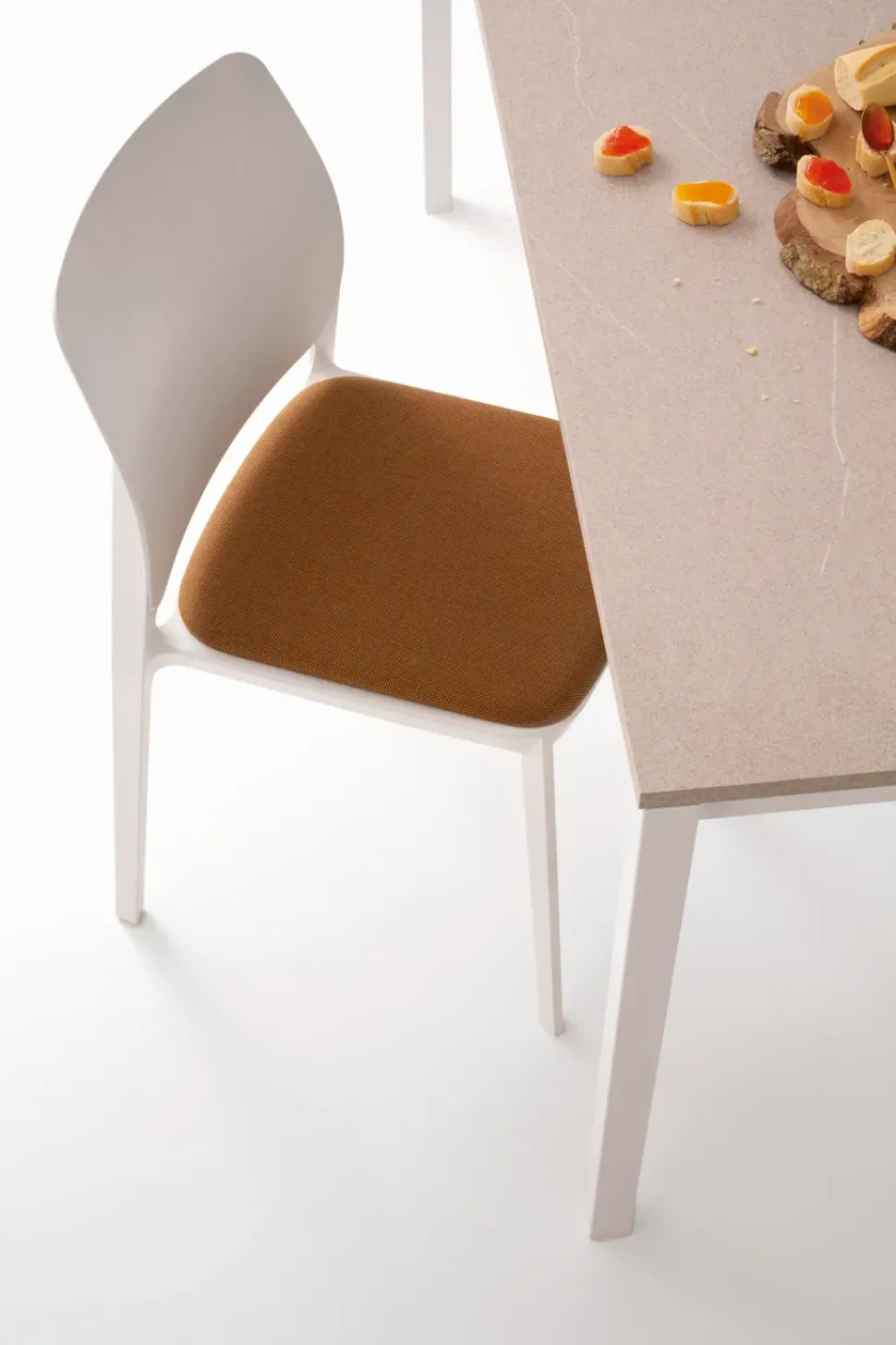 Sedia con schienale medio Tipa imbottita di Pointhouse in Offerta Outlet