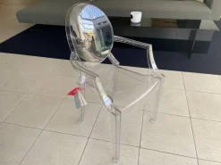 Sedia da cucina realizzata in plastica Louis ghost di Kartell