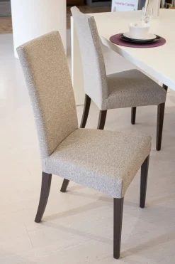 Sedia da cucina realizzata in tessuto Copenaghen di Connubia