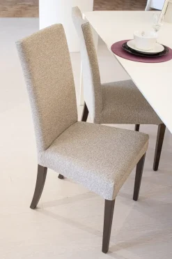 Sedia da cucina realizzata in tessuto Copenaghen di Connubia