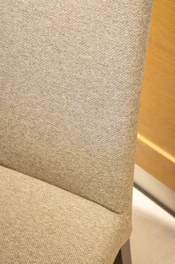 Sedia da cucina realizzata in tessuto Copenaghen di Connubia