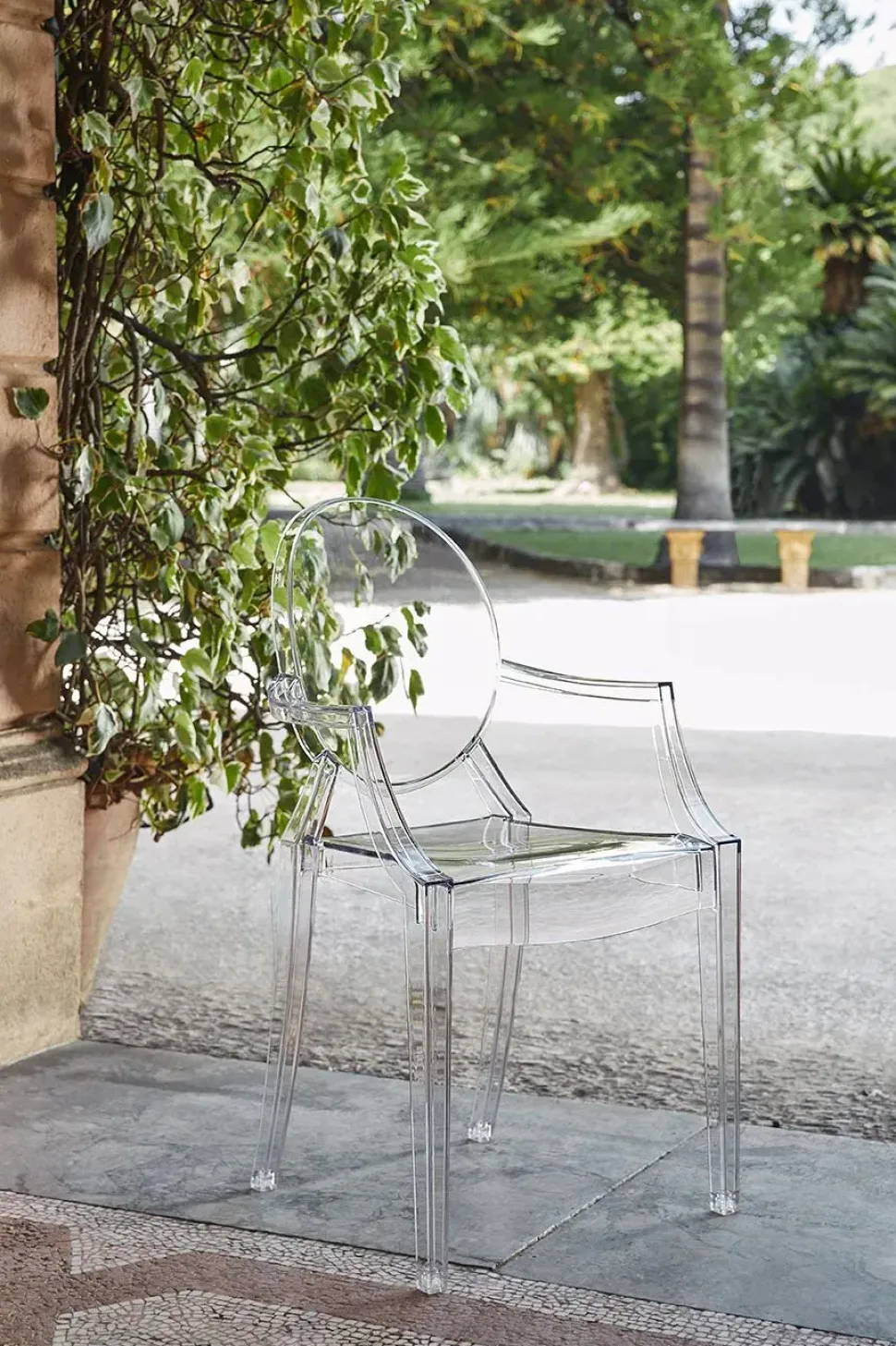 Sedia da soggiorno realizzata in plastica Louis ghost di Kartell