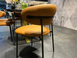 Sedia da soggiorno realizzata in pelle Oleandro di Calligaris