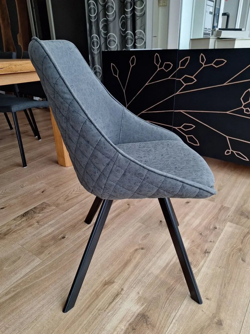 Sedia da soggiorno realizzata in ecopelle Bilbao di Target point