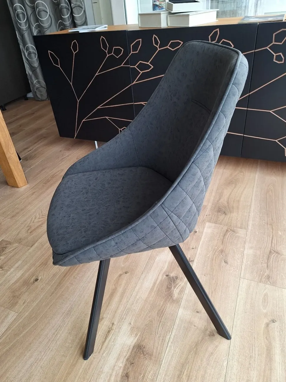 Sedia da soggiorno realizzata in ecopelle Bilbao di Target point