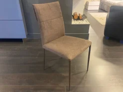 Sedia da soggiorno realizzata in tessuto Chance di Zamagna