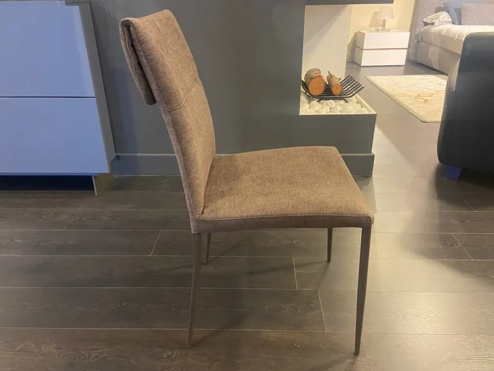 Sedia da soggiorno realizzata in tessuto Chance di Zamagna