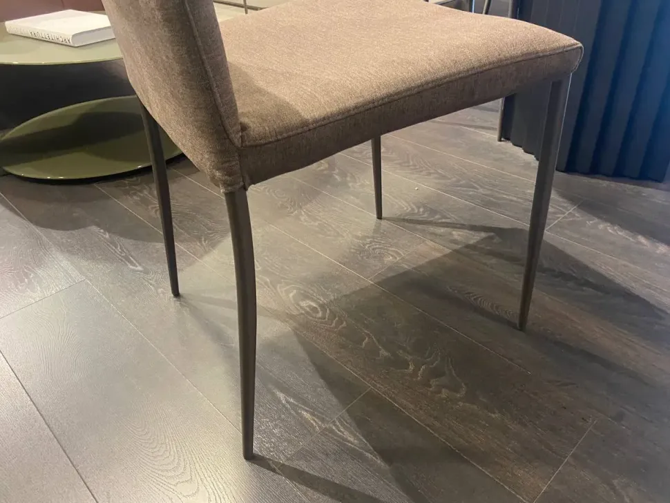 Sedia da soggiorno realizzata in tessuto Chance di Zamagna