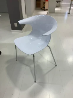 Sedia di Infiniti modello Loop da soggiorno in offerta -50%