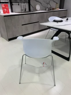 Sedia di Infiniti modello Loop da soggiorno in offerta -50%