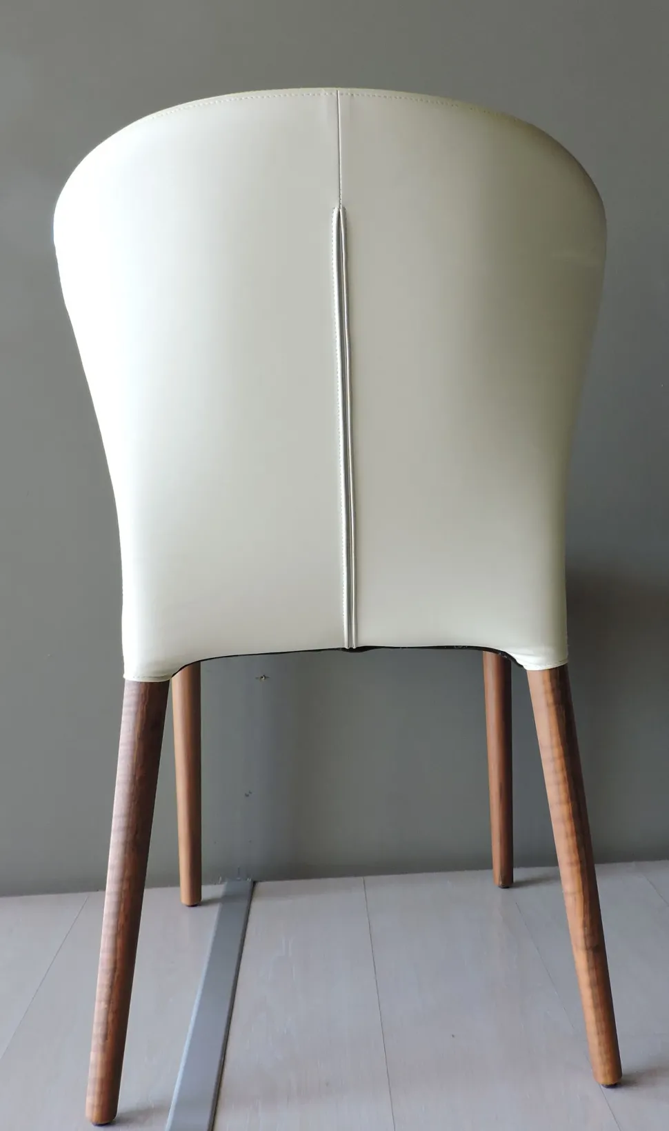 Sedia di Porada modello Astrid da soggiorno in offerta -40%