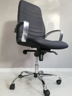 Sedia direzionale Beta direzionale cromata in ecopelle Collezione esclusiva a prezzo scontato