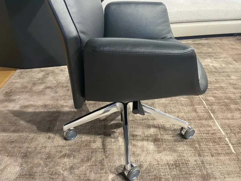 Sedia direzionale Downtown president Poltrona frau a prezzo scontato