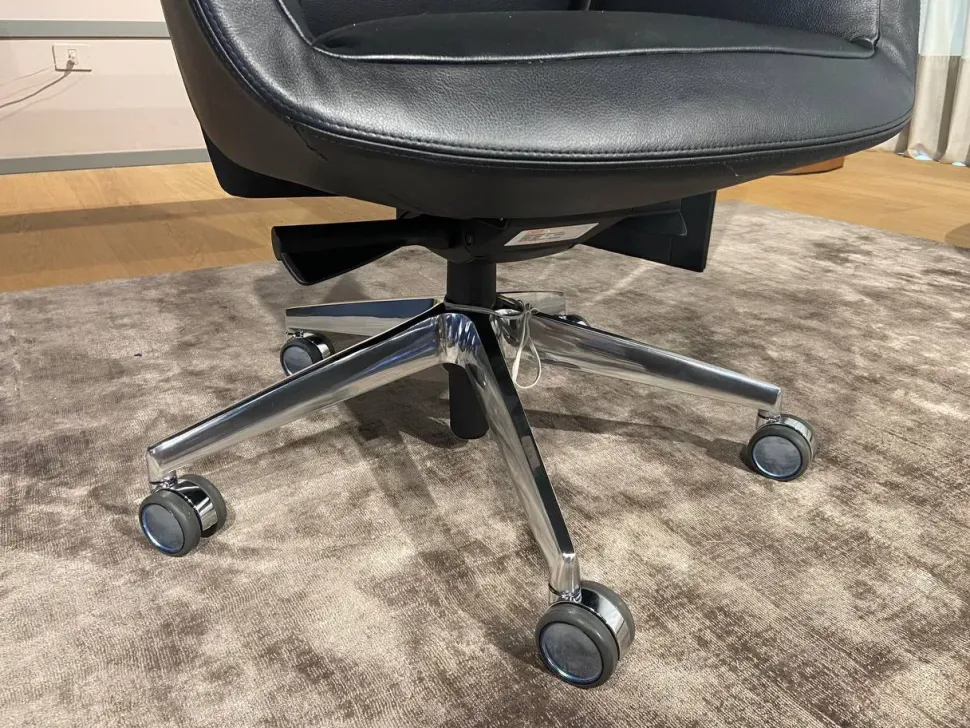 Sedia direzionale Downtown president Poltrona frau a prezzo scontato