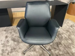 Sedia direzionale Downtown visitor di Poltrona frau: richiedi ora il prezzo riservato