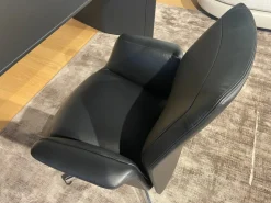 Sedia direzionale Downtown visitor di Poltrona frau: richiedi ora il prezzo riservato