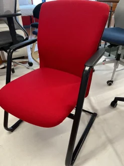 Sedia direzionale Kommis rosso in altro Dexo a prezzo Outlet