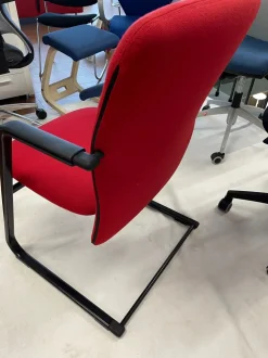 Sedia direzionale Kommis rosso in altro Dexo a prezzo Outlet