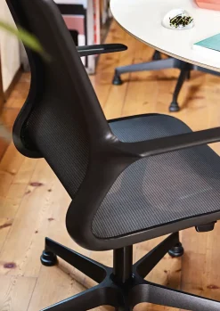 Sedia direzionale Loop48 - consegna in 48 ore di Milani: contatta il venditore per scoprire il prezzo