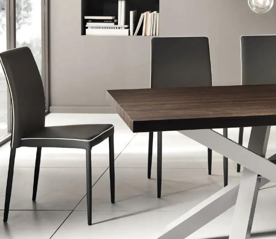 Sedia ecopelle Ella con bordino