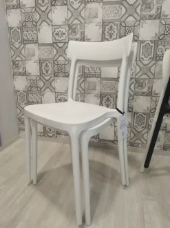 Sedia impilabile 4 sedie argo pronta consegna spedibili di Collezione esclusiva a prezzo scontato