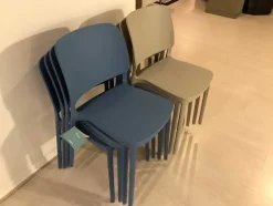 Sedia impilabile Keai di Ingenia a prezzo scontato