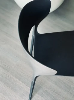 Sedia impilabile Koki di Desalto a prezzo scontato