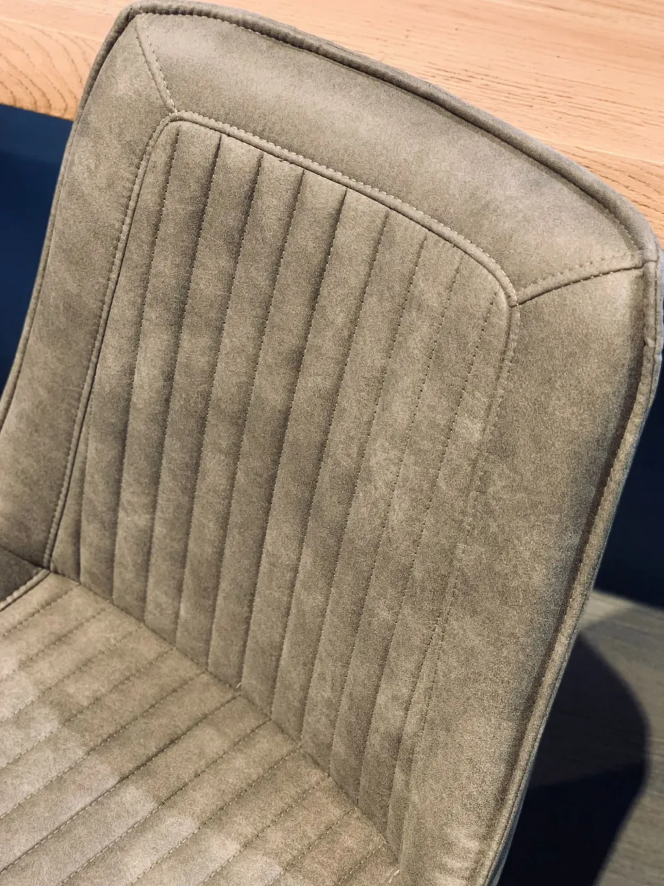 Sedia in ecopelle modello Sixty di Devina nais