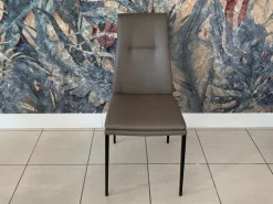 Sedia in ecopelle modello Carmen di Calligaris