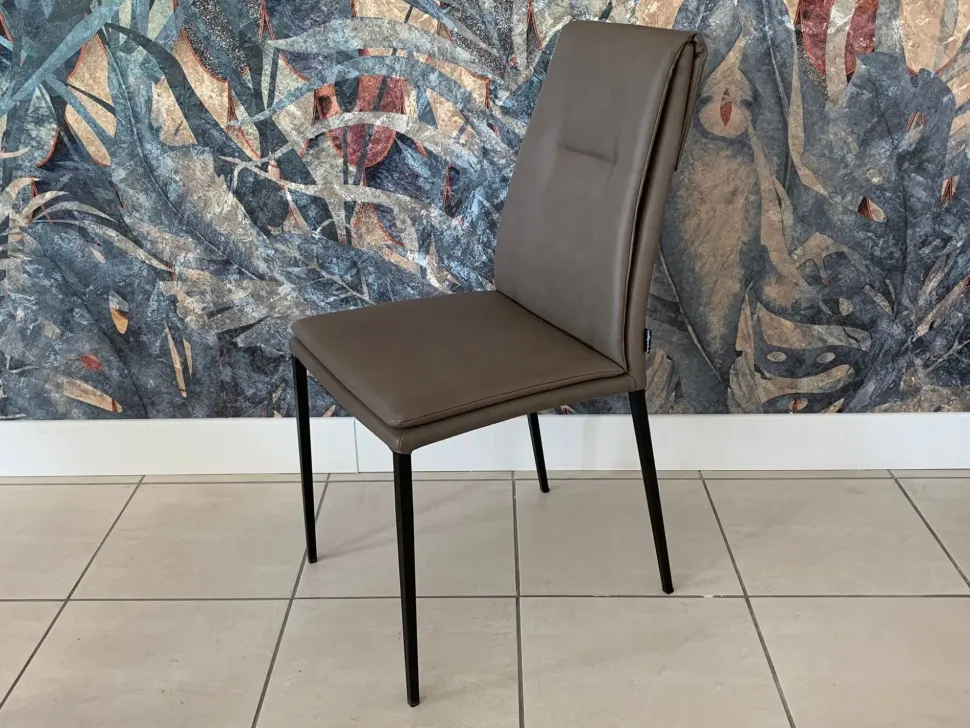 Sedia in ecopelle modello Carmen di Calligaris