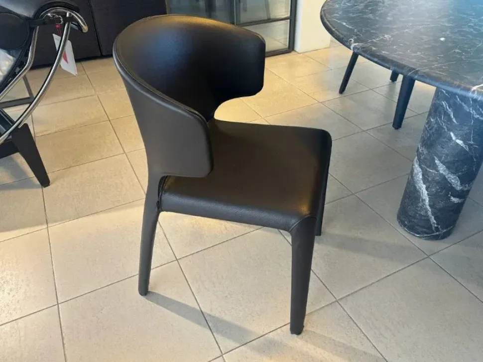Sedia in pelle modello Hola 367 di Cassina