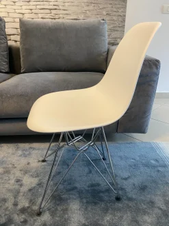 Sedia in plastica senza braccioli Bauhaus in offerta