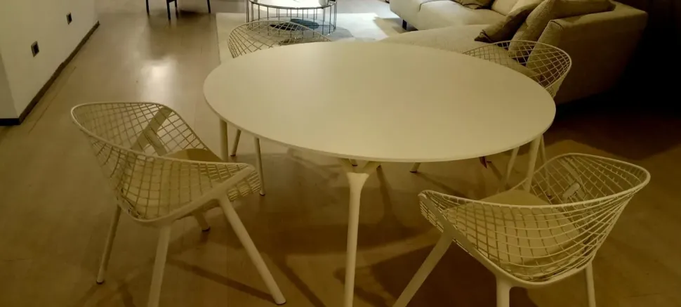 Sedia Kobi da soggiorno realizzata in metallo scontata del 54%