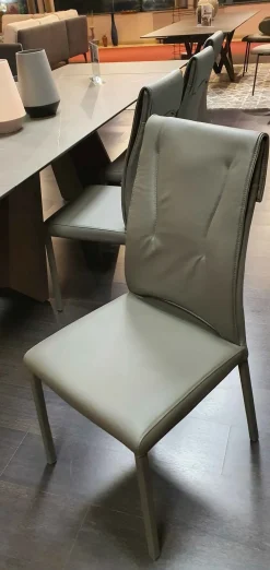 Sedia Luxy da soggiorno realizzata in pelle scontata del 81%