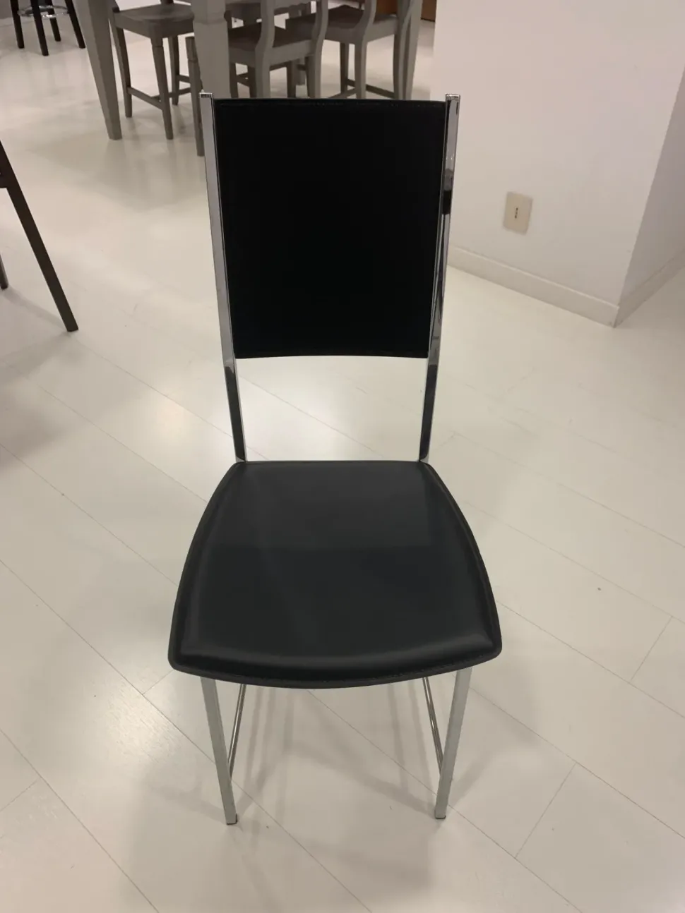 Sedia modello Alessio a marchio Cattelan italia scontata del 62%