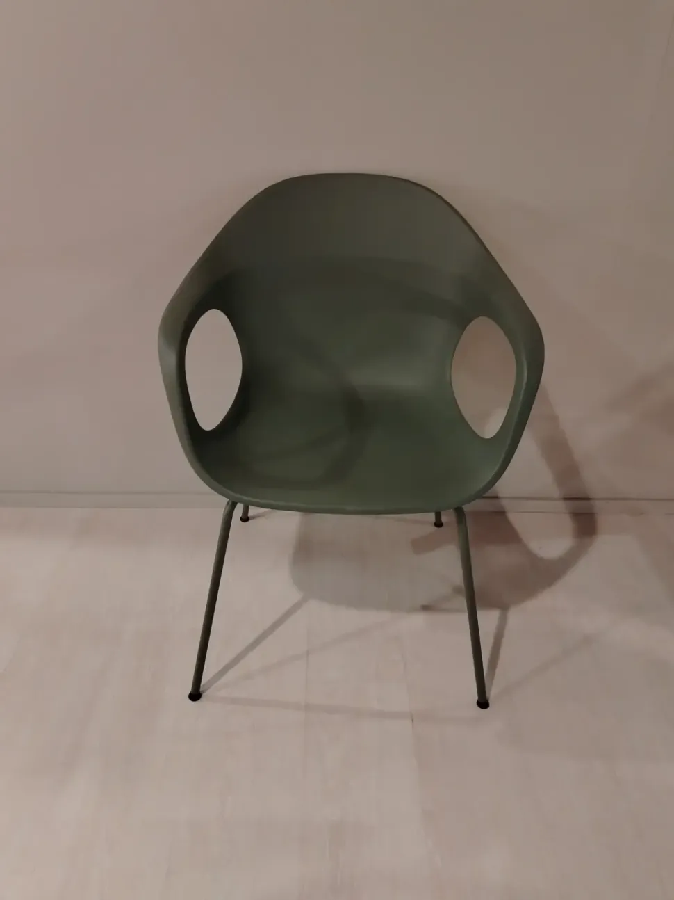 Sedia modello Elephantino a marchio Kristalia scontata del 22%