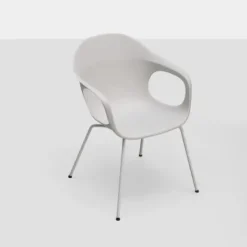 Sedia modello Elephantino a marchio Kristalia scontata del 50%