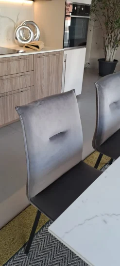 Sedia modello Maya senza braccioli di Connubia